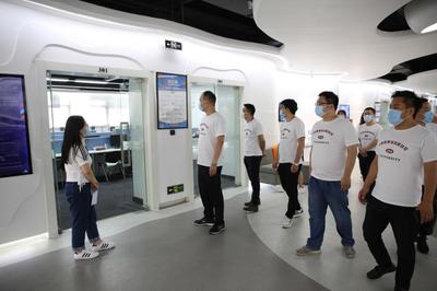 鄭州大學軟件學院10屆校友返校參觀創新創業基地，共話軟件人才培養新篇章